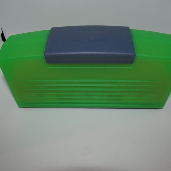 Nyko Deluxe Care Case Clear Neon Green Holds 12 Gameboy Games Hard Shell EUC - Picture 1 of 3